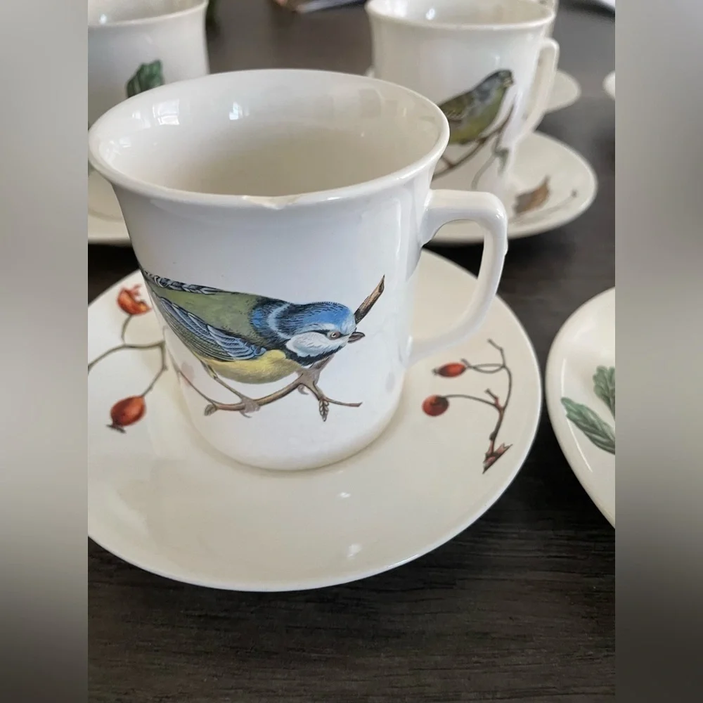 Villeroy & Boch Set of 10 Bird Design Teacups and Saucers